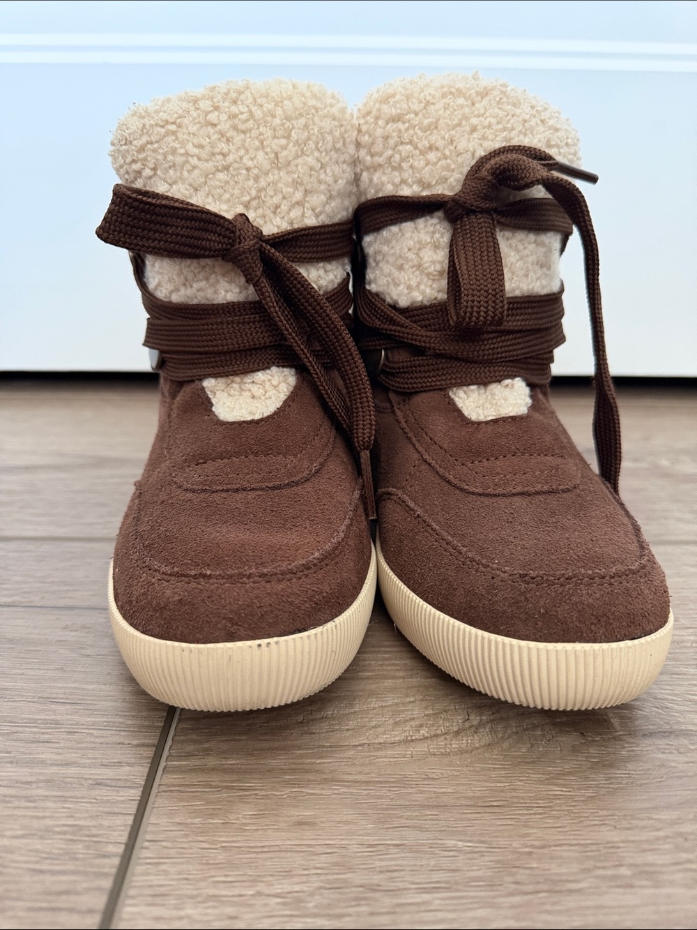 NWOB Sorel Out N About Cozy Wedge Suede Boots in Sz 8.5